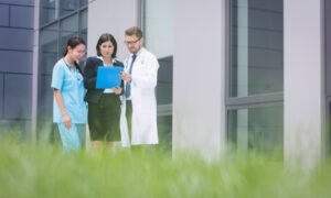 Read more about the article How Can Strong Healthcare Teams Improve Patient Outcomes?